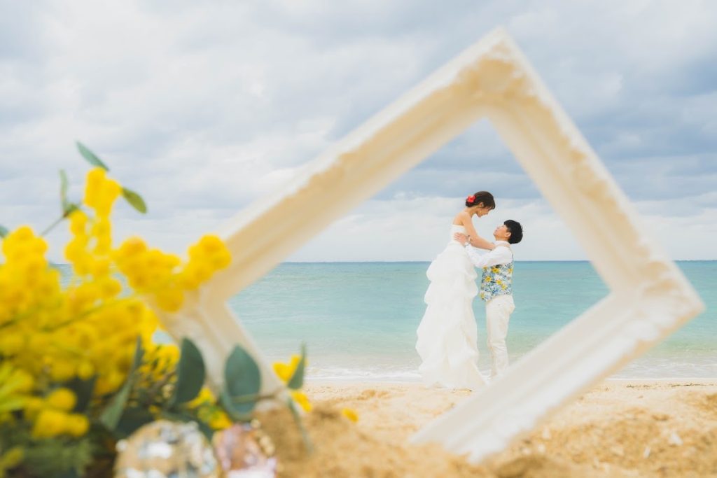 沖縄・読谷村の琉球ウェディングおすすめ「木綿原ビーチ」｜ウェディングフォトににおすすめの絶景スポット