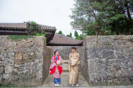 琉装＋重要文化財の沖縄古民家で貴重なウェディングフォトはいかが？