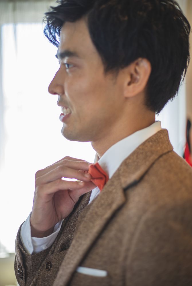 新郎＿お仕度中