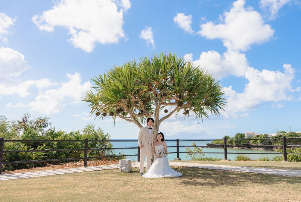 木の木陰で二人ショット