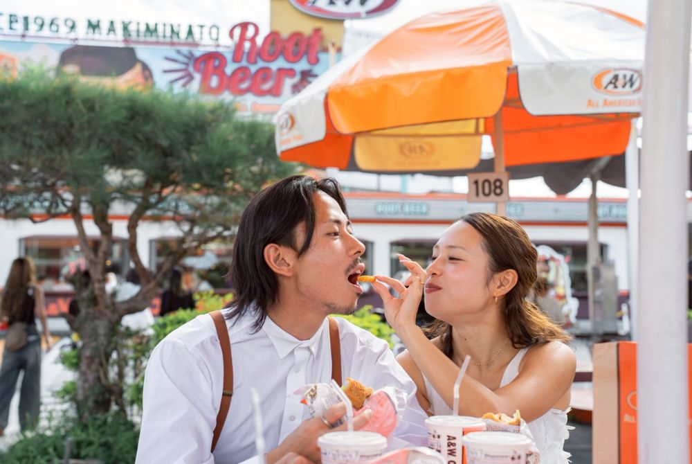 A&Wでカップルがアーン