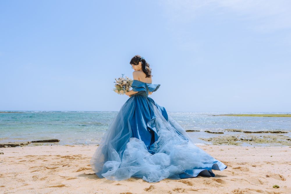 オーダーメイドのブルードレスを着た新婦様