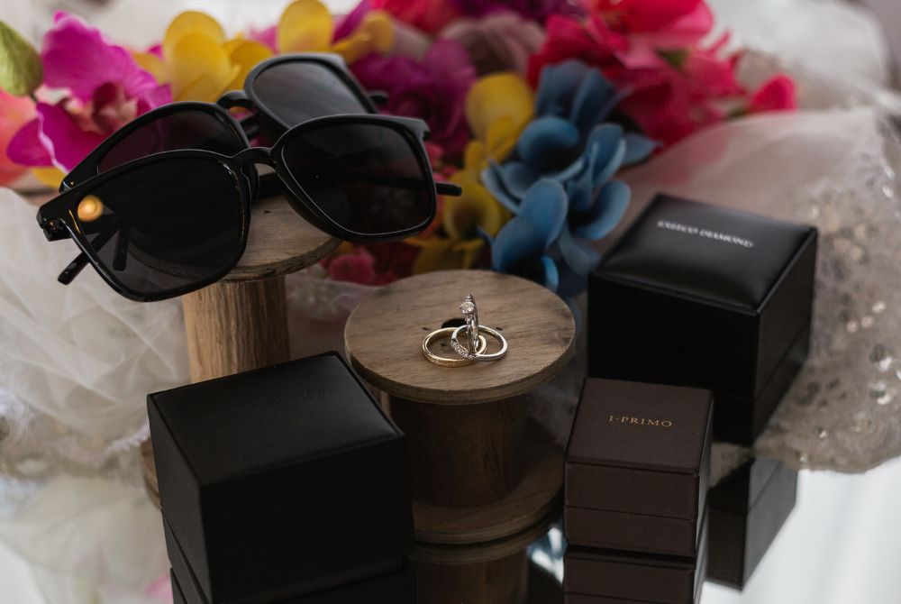 お持ち込みアイテム＿カラフルブーケとサングラスとリング